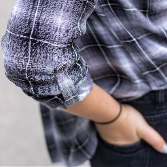 Plaid flannel with sleeve ties - Picture 5 of 5